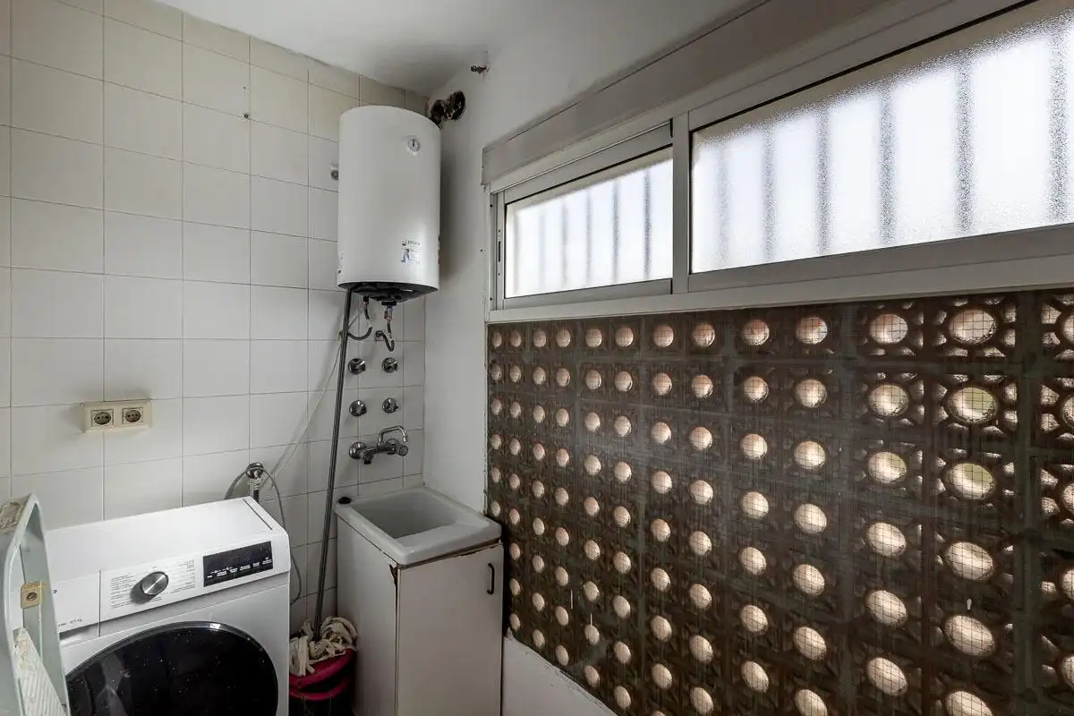 Bathroom of Flat for sale in Granada  with Balcony