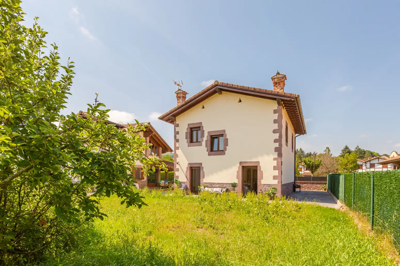 Vista exterior de Casa o xalet en venda en Baztan amb Calefacció, Jardí privat i Parquet