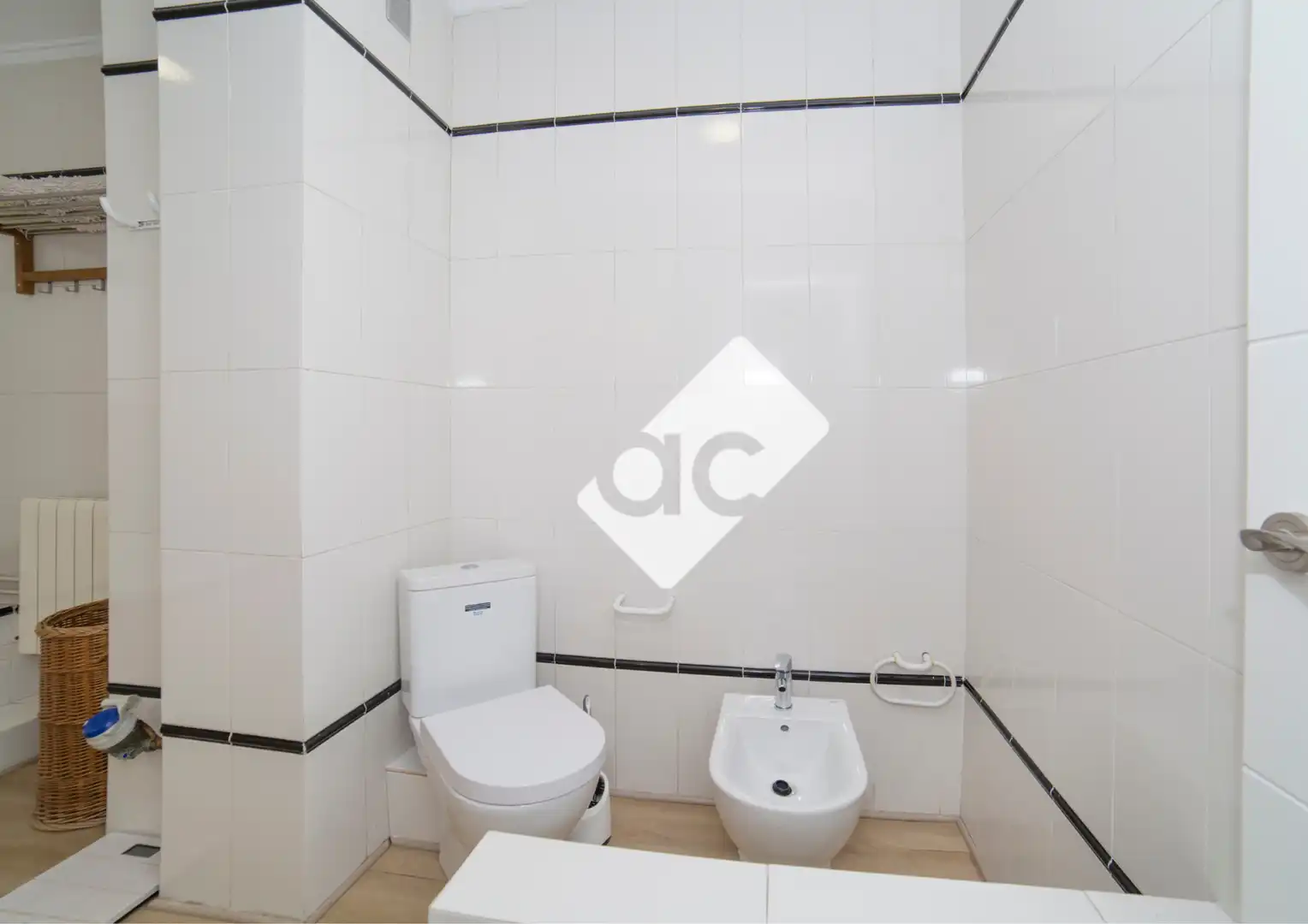 Baño de Piso de alquiler en Valencia con Aire acondicionado, Calefacción y Amueblado