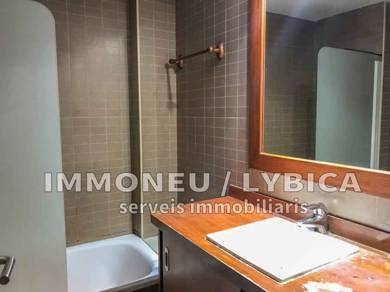 Bathroom of Flat for sale in Puigcerdà  with Heating, Parquet flooring and Storage room