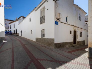 Terraced house with balcony for sale in Lecrín