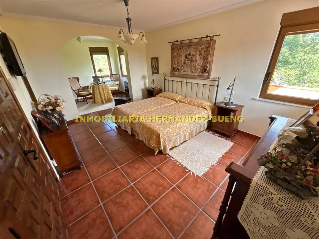 Dormitori de Casa o xalet en venda en Sequeros amb Calefacció, Jardí privat i Terrassa