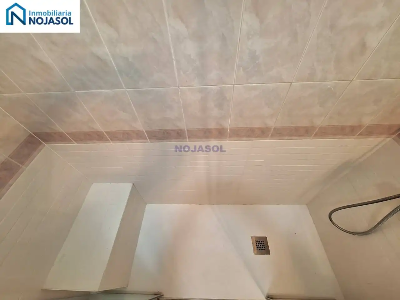 Baño de Apartamento de alquiler en Noja con Calefacción, Terraza y Amueblado