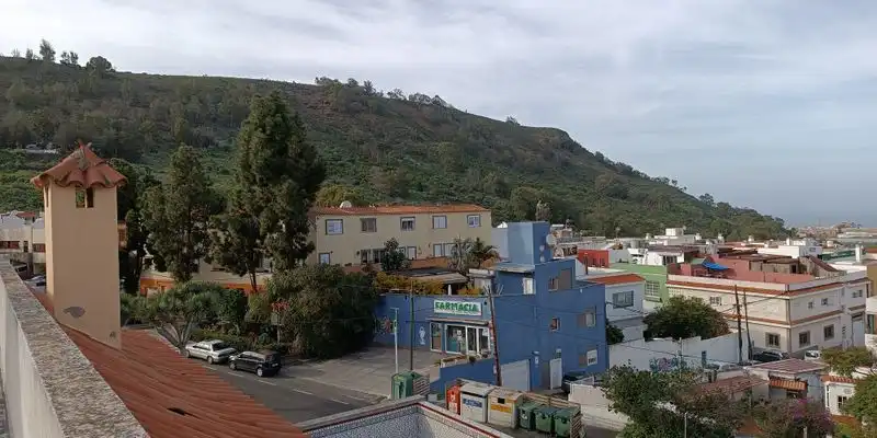 Vista exterior de Casa o xalet en venda en Arucas amb Terrassa, Traster i Moblat