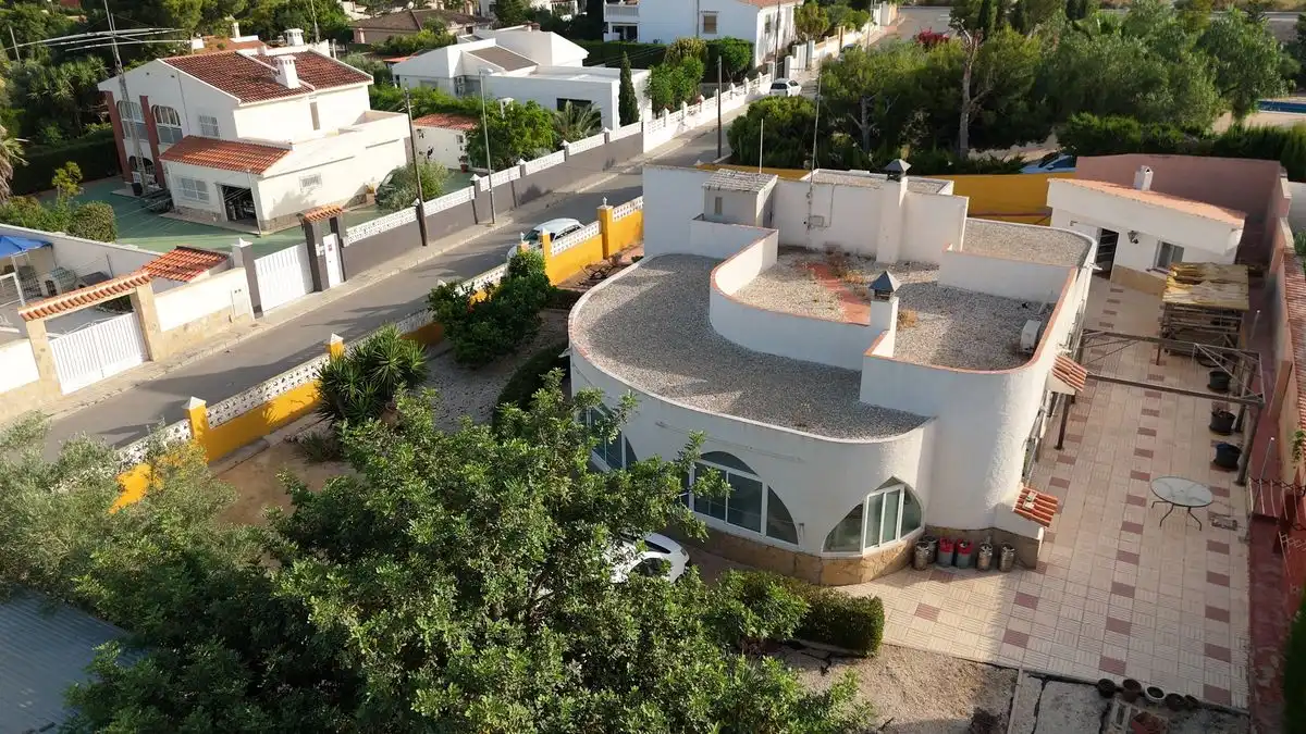 Vista exterior de Casa o xalet en venda en Mutxamel amb Aire condicionat, Calefacció i Jardí privat