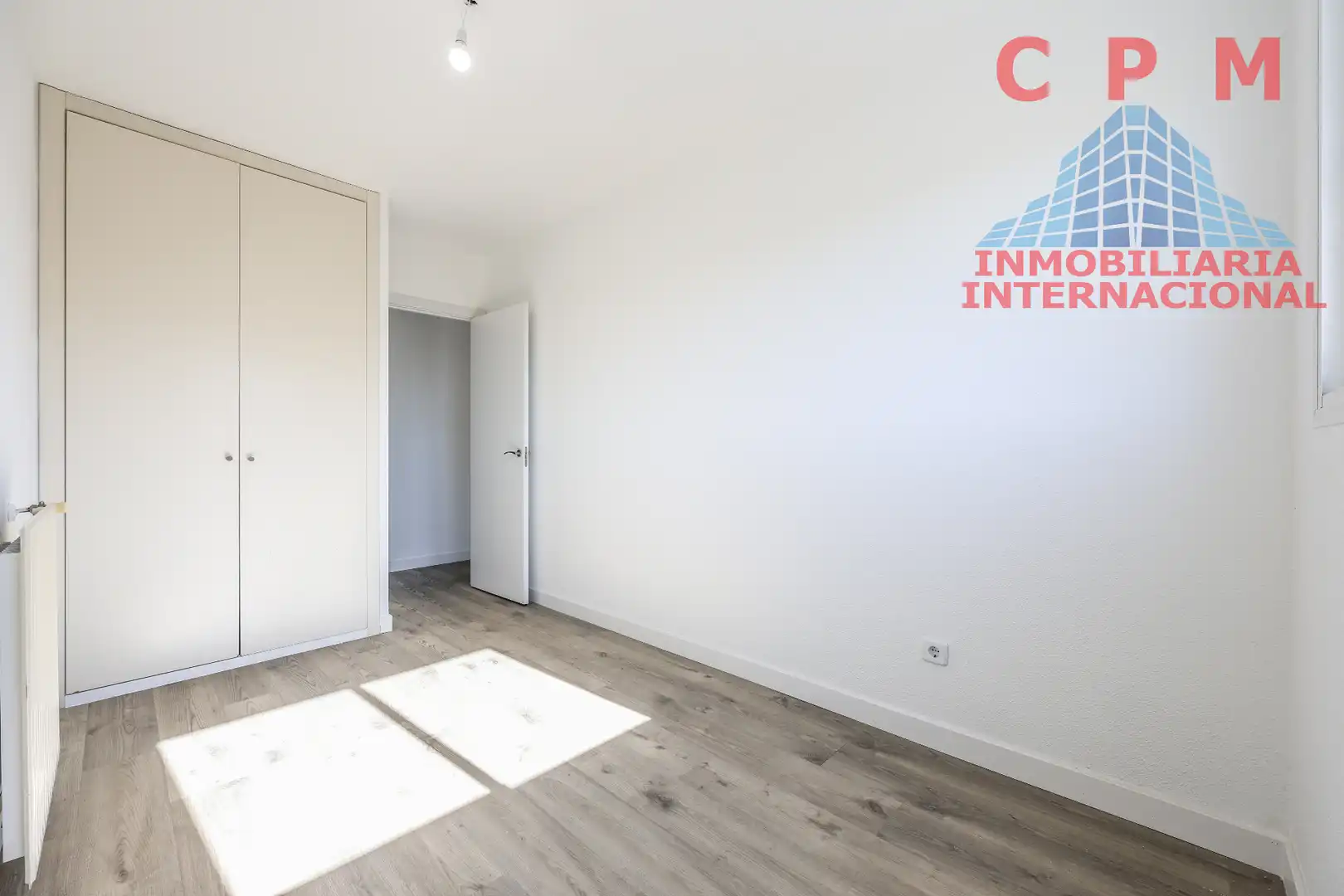 Schlafzimmer von Dachboden zur Miete in Alcobendas mit Klimaanlage, Heizung und Parkett