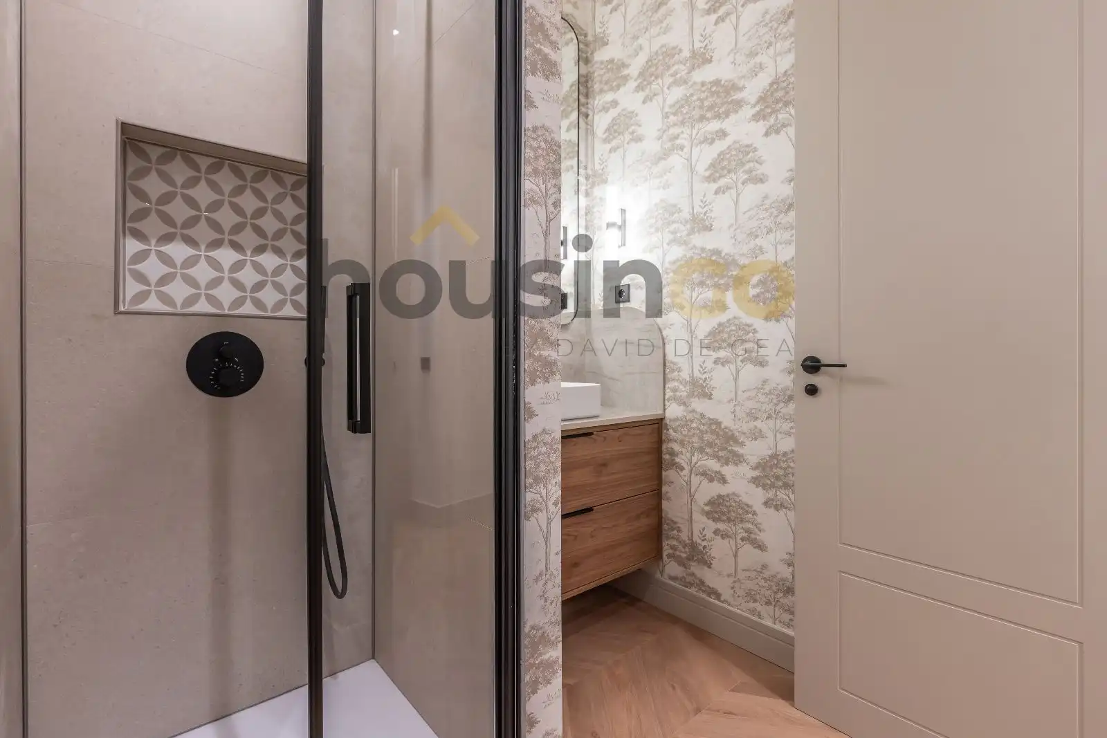 Bathroom of Flat for sale in Madrid  with Air Conditioner, Heating and Terrace
