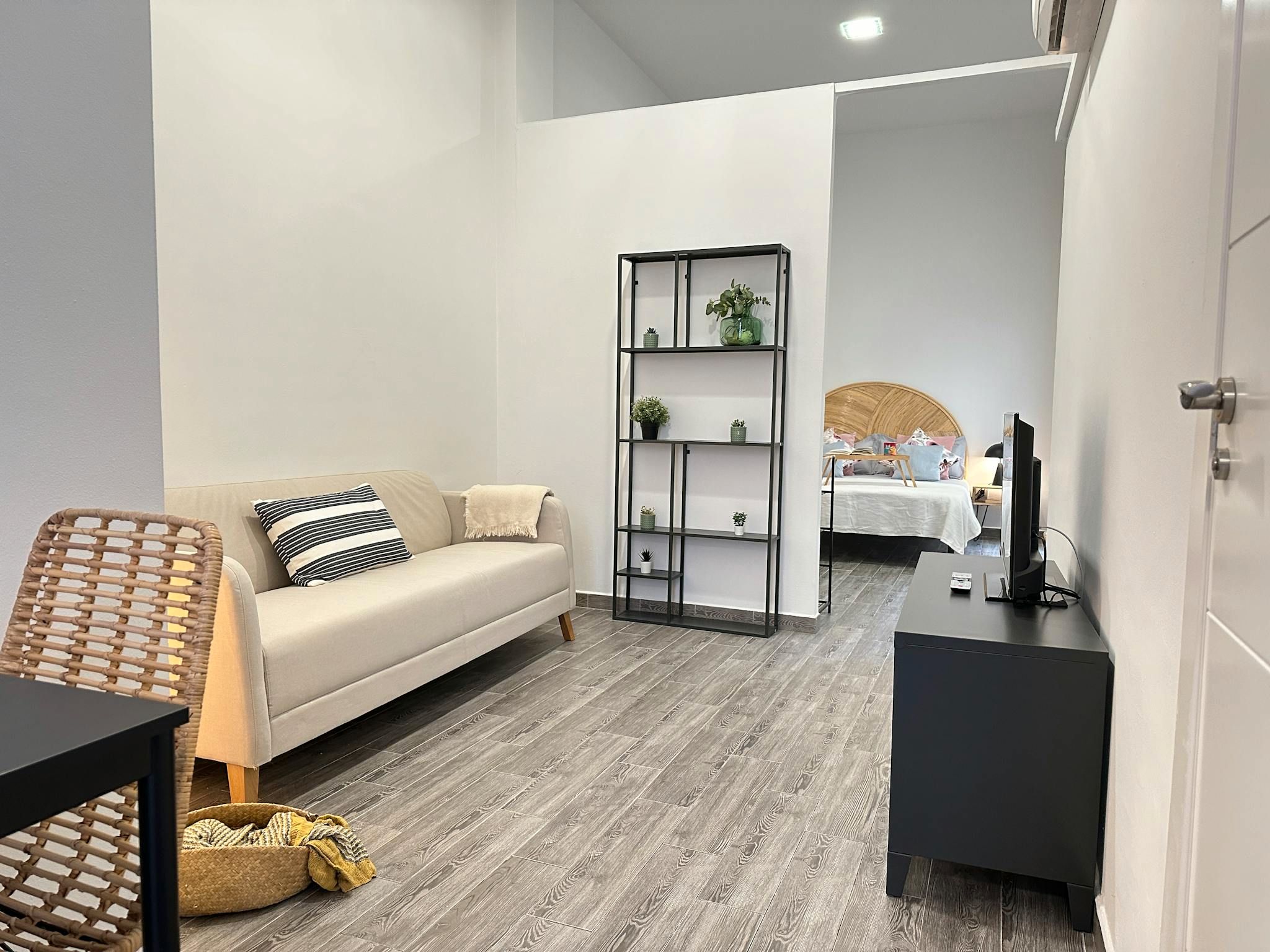 Living room of Flat to rent in  Madrid Capital  with Air Conditioner, Heating and Furnished