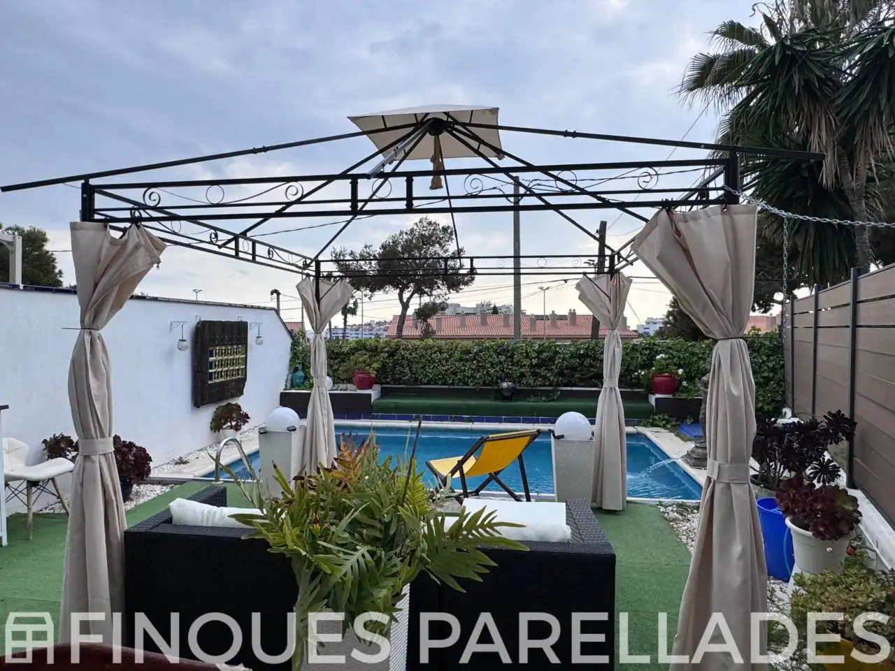 Terrassa de Casa adosada en venda en Sitges amb Aire condicionat, Calefacció i Jardí privat