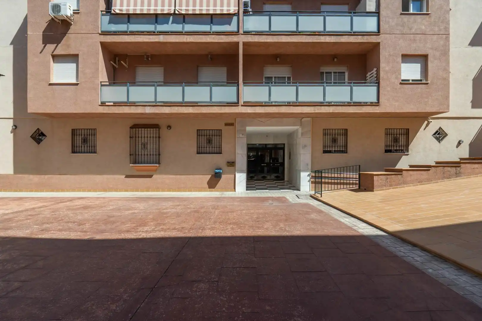 Vista exterior de Piso en venta en Atarfe con Aire acondicionado y Calefacción