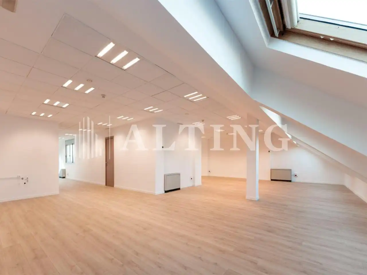 Office space with lift to rent in Carrer Aragó 182, imagen 2