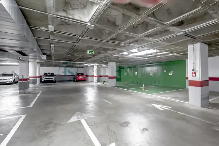 Parkplatz von Büro zur Miete in Madrid