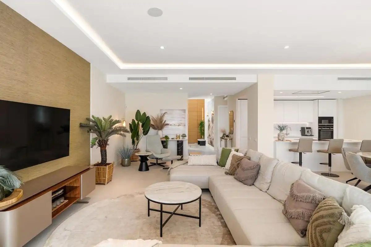 Sala d'estar de Casa adosada de lloguer en Marbella amb Aire condicionat, Calefacció i Jardí privat
