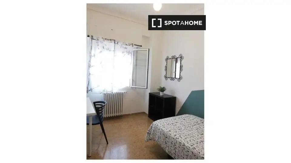 Habitación de Piso de alquiler en Zaragoza con Aire acondicionado, Calefacción y Amueblado