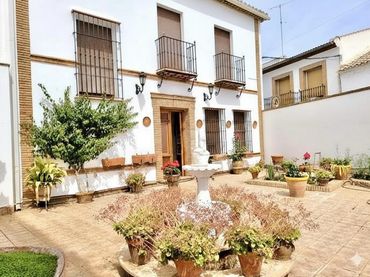 Casa con balcón en venta en Mollina
