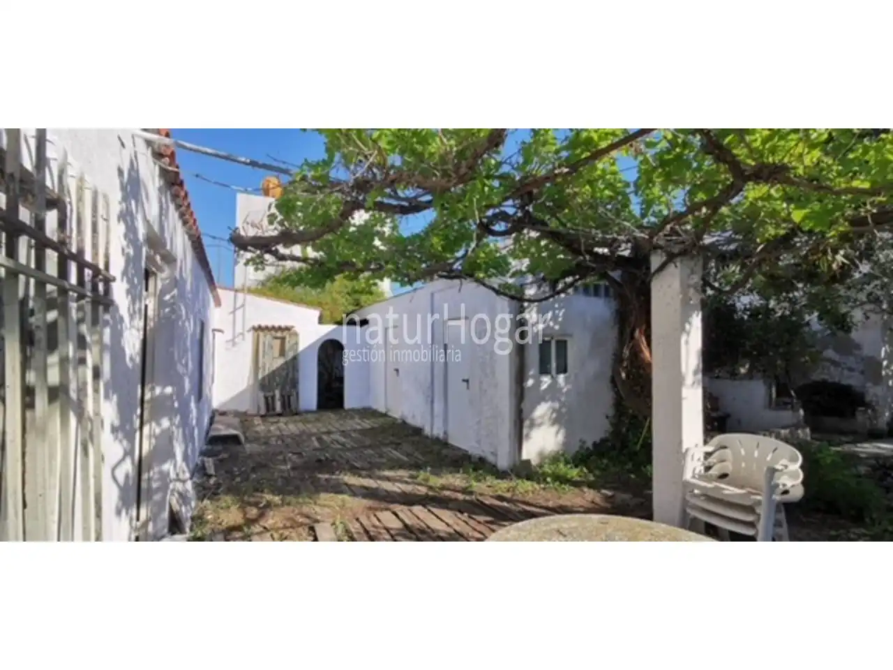 Vista exterior de Edificio en venta en Paterna