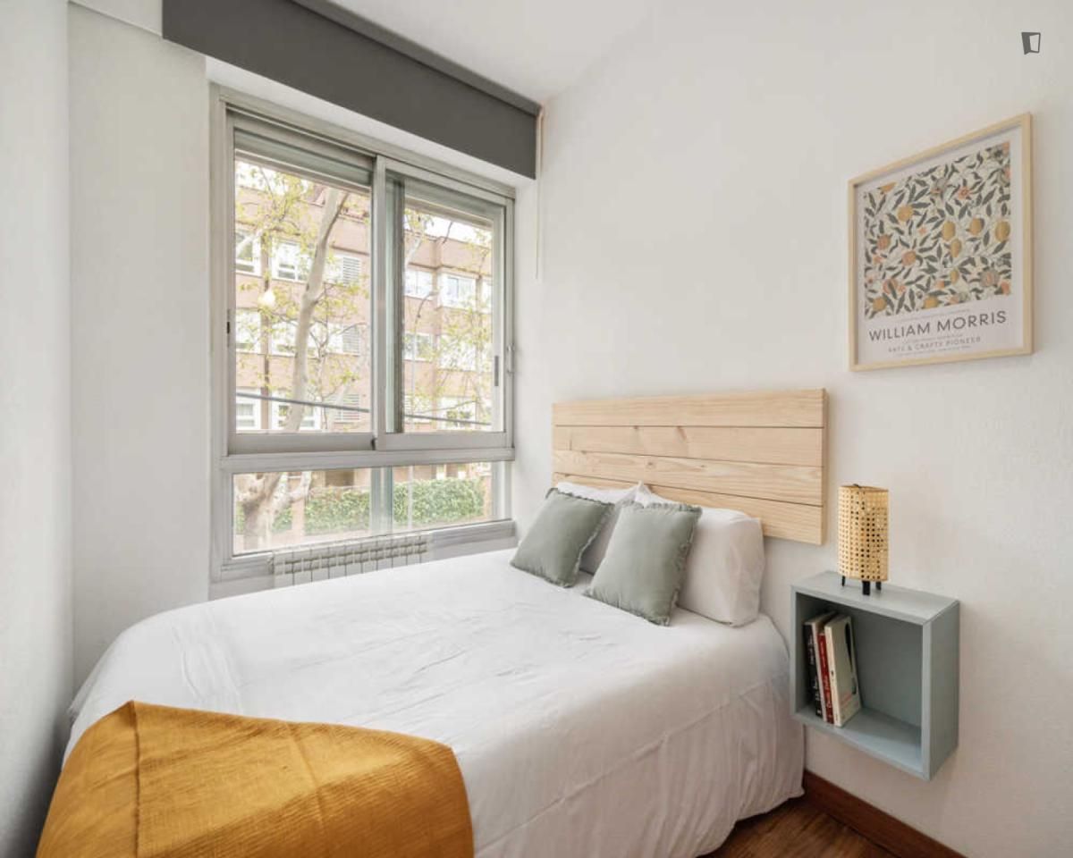 Bedroom of Apartments for share in  Madrid Capital  with Air Conditioner, Furnished and Oven