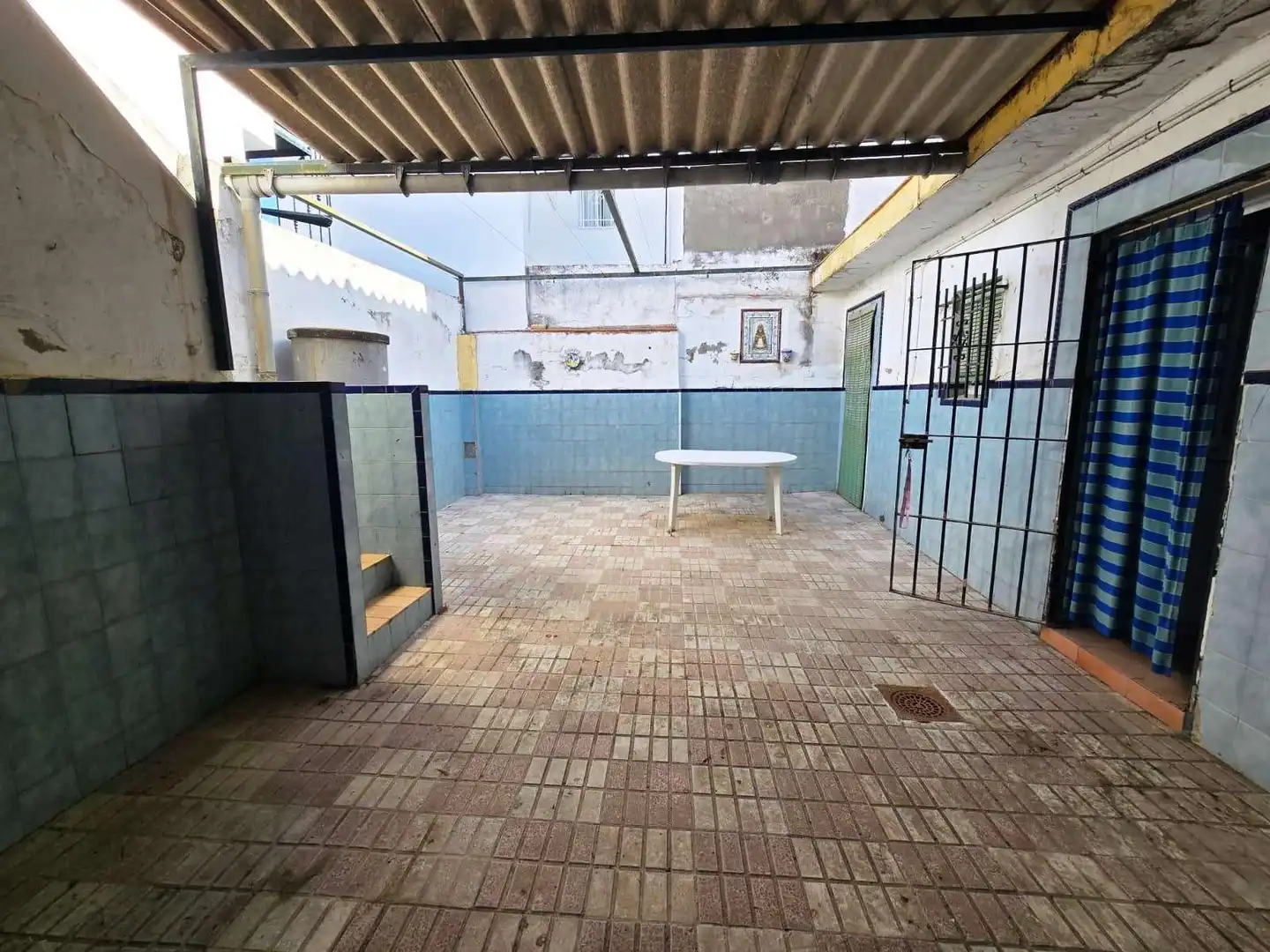 Exterior view of Houses for sale in Gines  with Air Conditioner, Terrace and Storage room