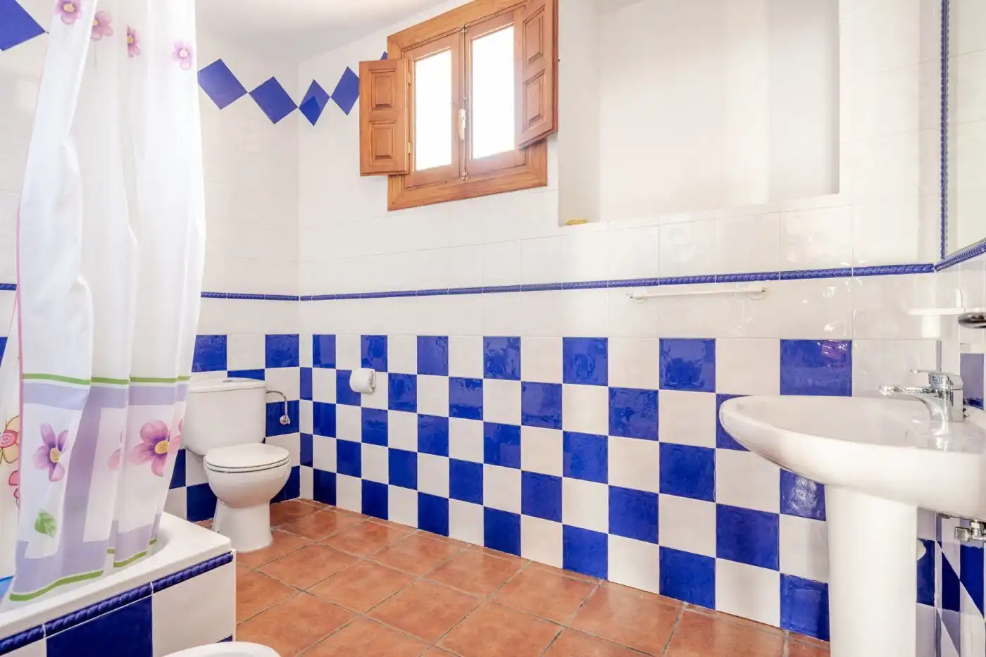 Bany de Casa o xalet en venda en El Pinar amb Aire condicionat, Jardí privat i Terrassa