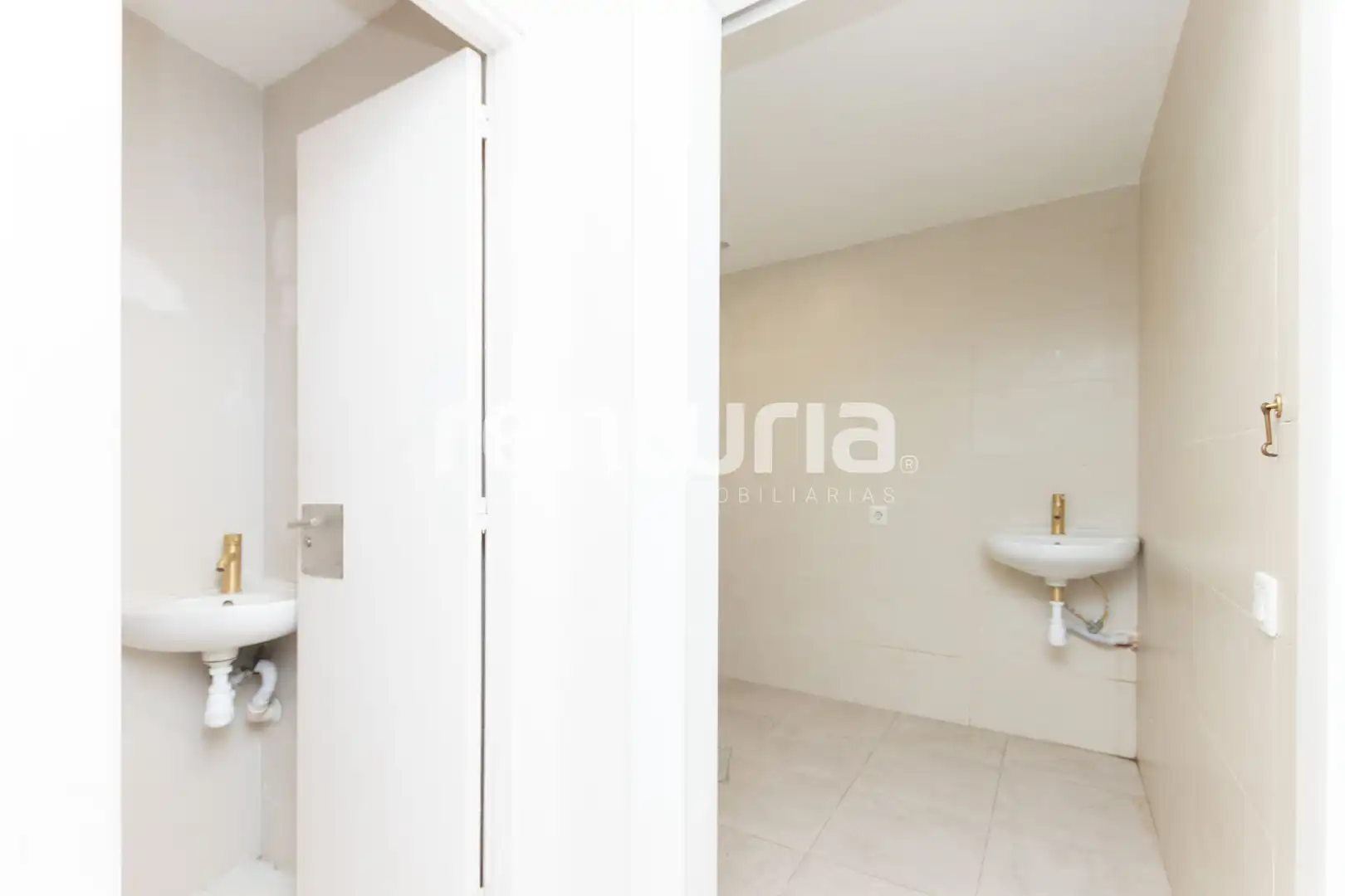Badezimmer von Geschaftsraum zum Verkauf in Valencia mit Klimaanlage und Heizung