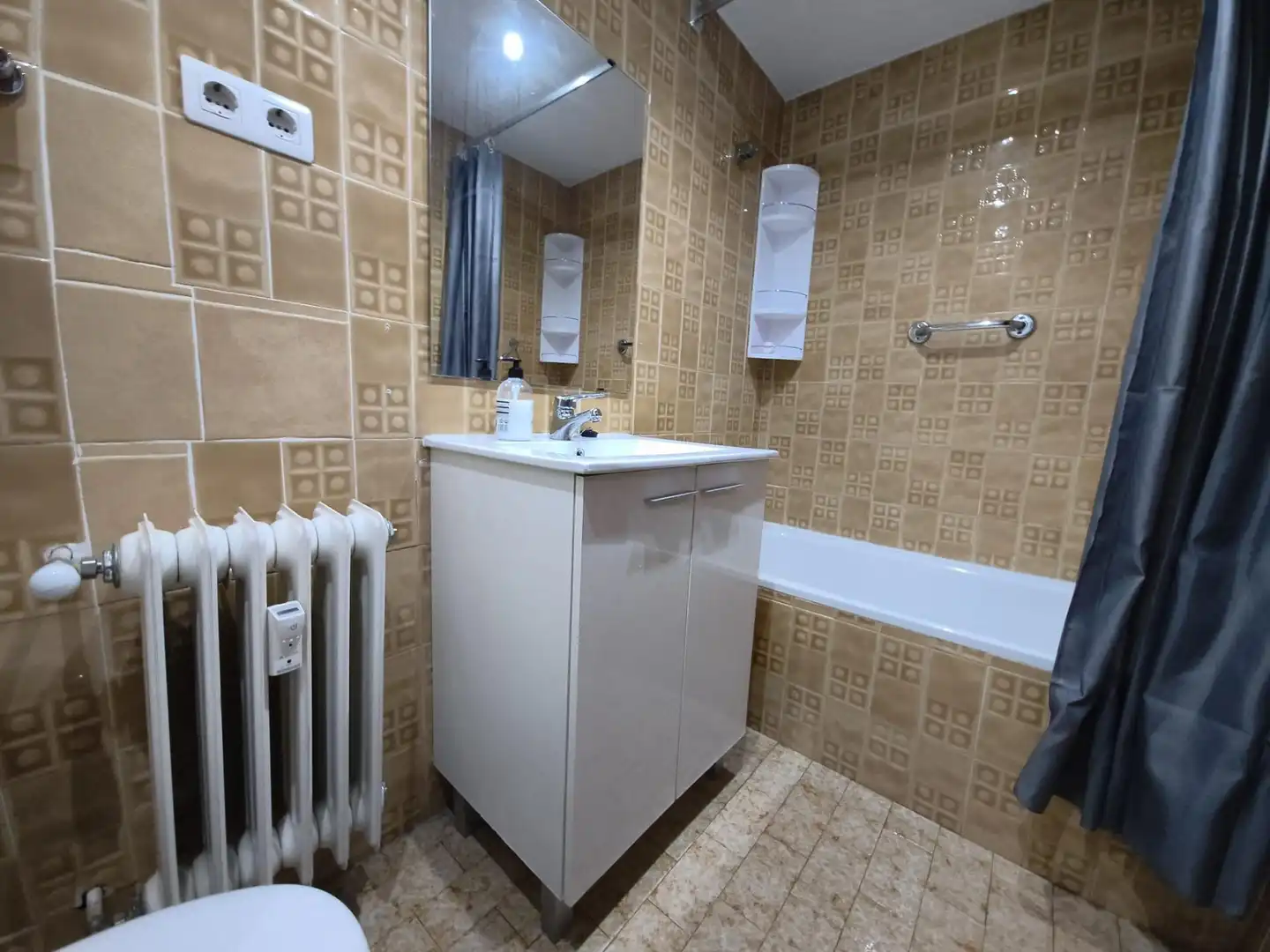 Bathroom of Flat for rent in Ronda