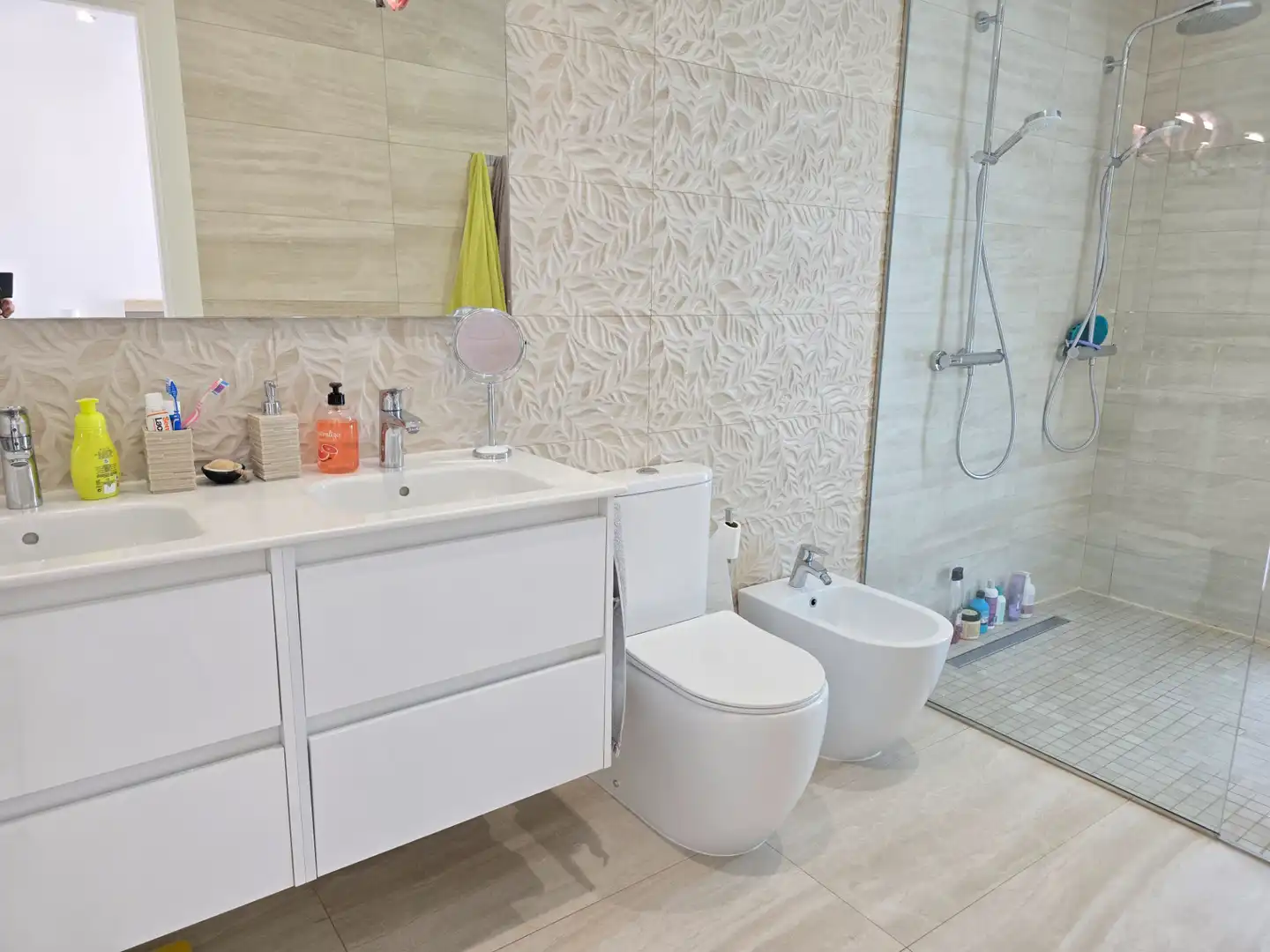 Badezimmer von Einfamilien-Reihenhaus zum Verkauf in Sabadell mit Terrasse und Schwimmbad