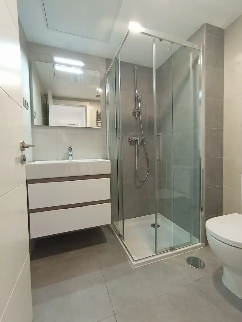 Badezimmer von Dachboden zur Miete in Madrid mit Klimaanlage, Heizung und Terrasse