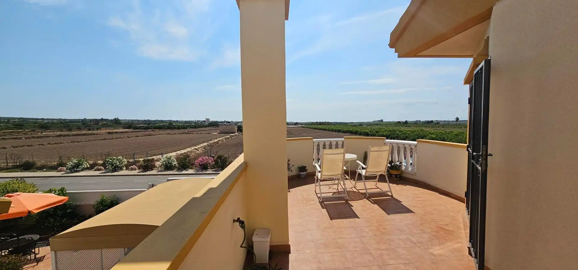 Terrassa de Casa o xalet en venda en El Raso