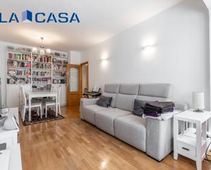 Sala d'estar de Pis en venda en  Madrid Capital amb Calefacció i Piscina
