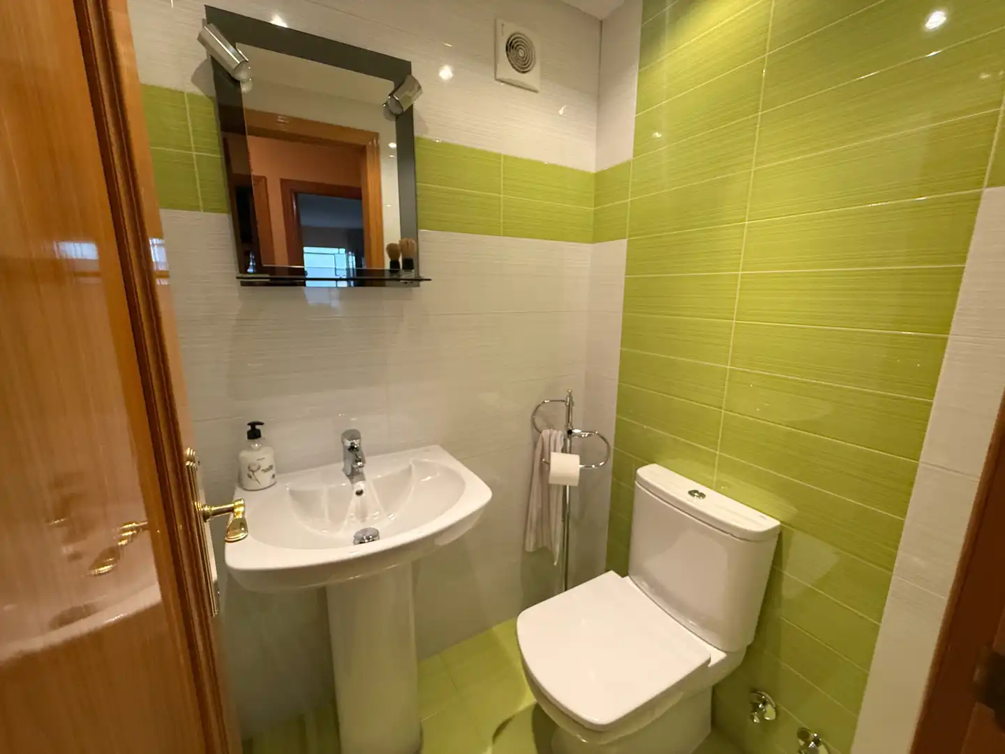 Bathroom of Flat for sale in Madrid  with Heating, Terrace and Storage room