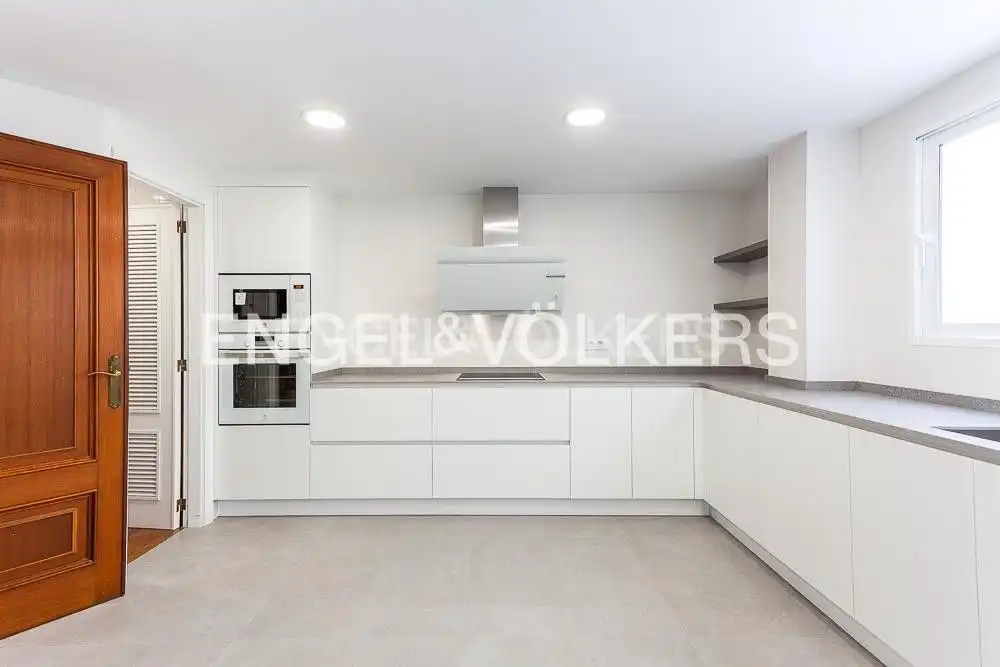 Kitchen of Flat for rent in El Pla del Real