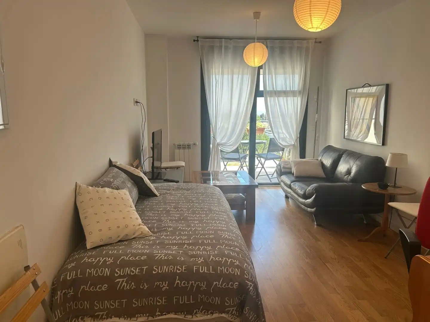 Dormitori de Apartament de lloguer en Madrid amb Calefacció, Jardí privat i Terrassa