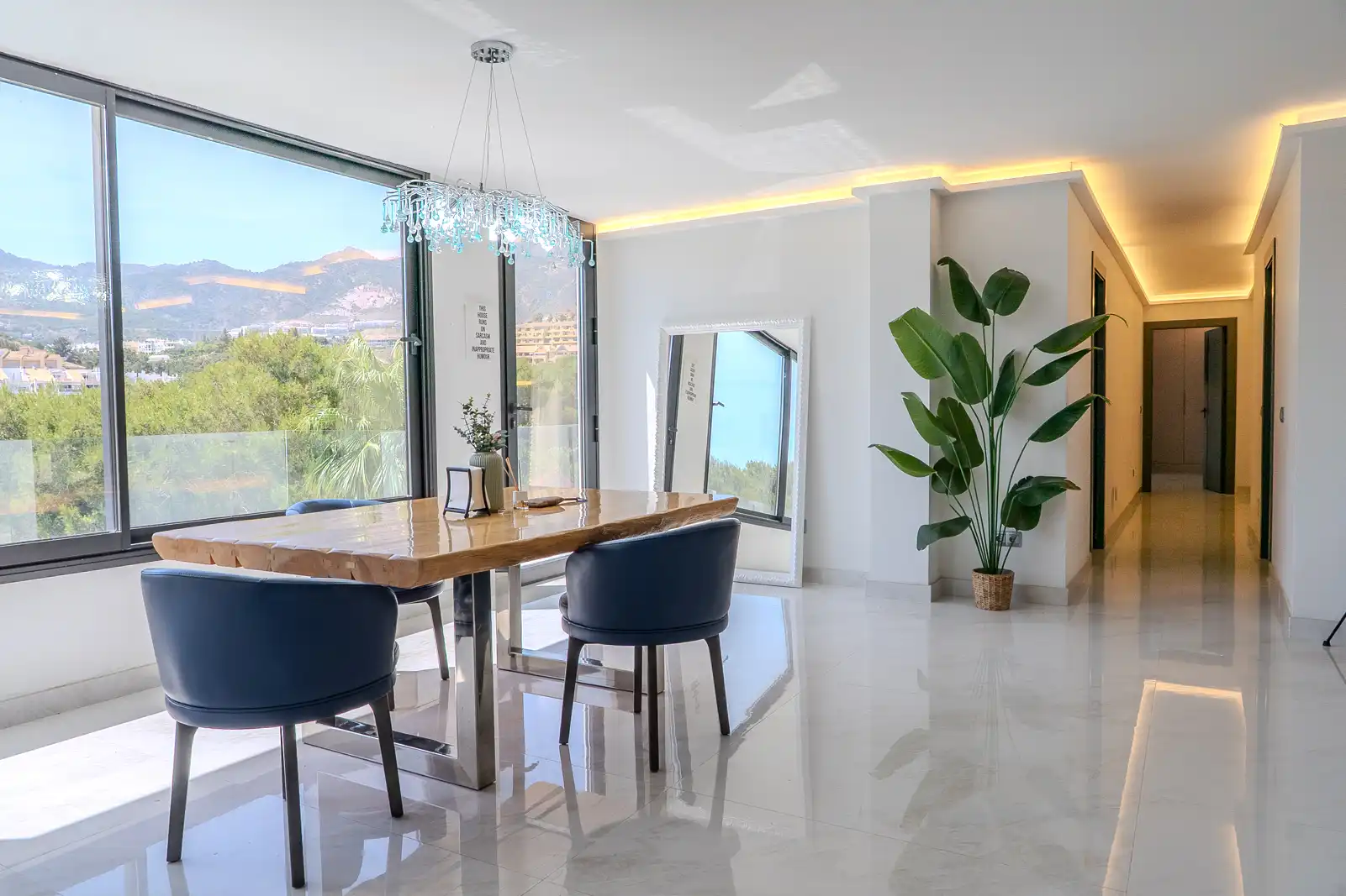 Menjador de Casa o xalet en venda en Benalmádena amb Aire condicionat, Calefacció i Jardí privat