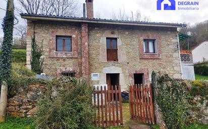 Vista exterior de Casa o xalet en venda en Morcín amb Calefacció, Terrassa i Traster