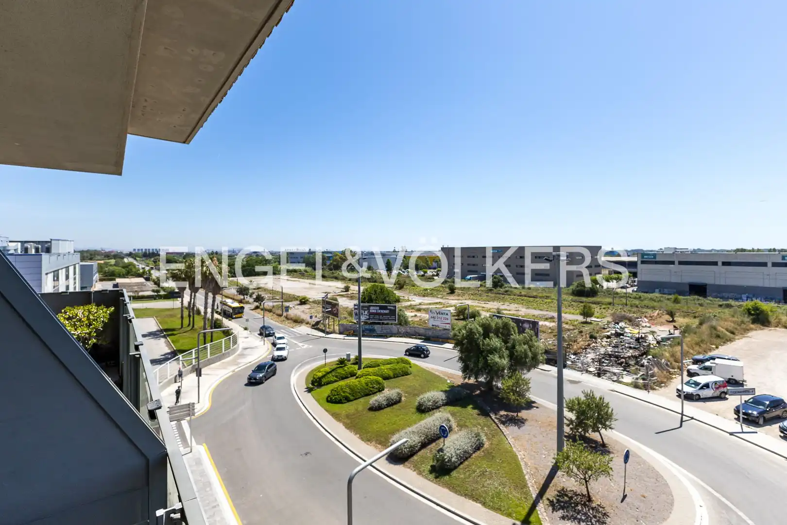 Vista exterior de Àtic en venda en Castelldefels amb Aire condicionat, Calefacció i Jardí privat