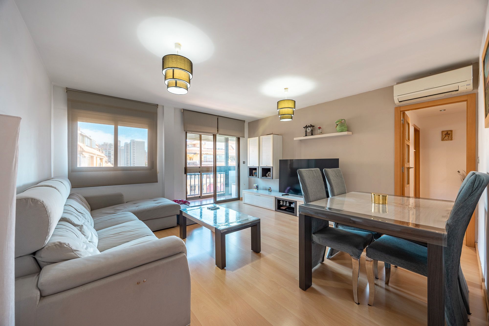 Living room of Flat for sale in Benidorm  with Parquet flooring