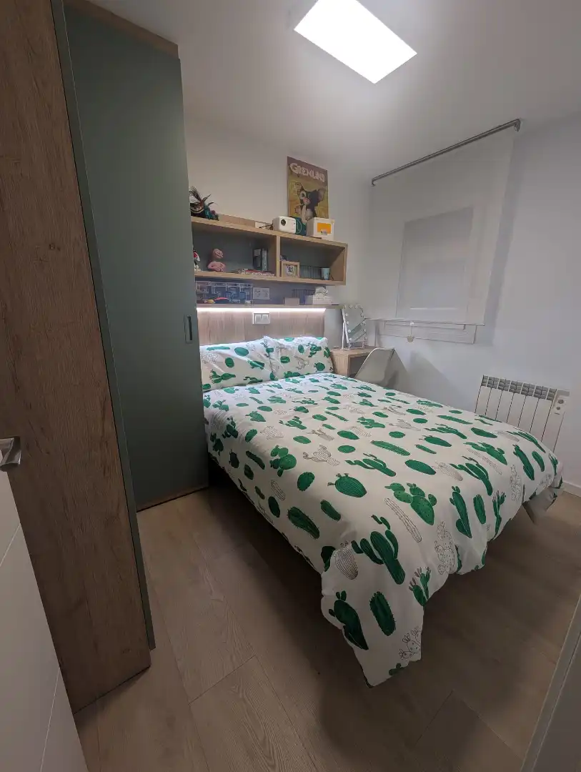 Schlafzimmer von Wohnung zur Miete in Foz mit Heizung, Abstellraum und Möbliert