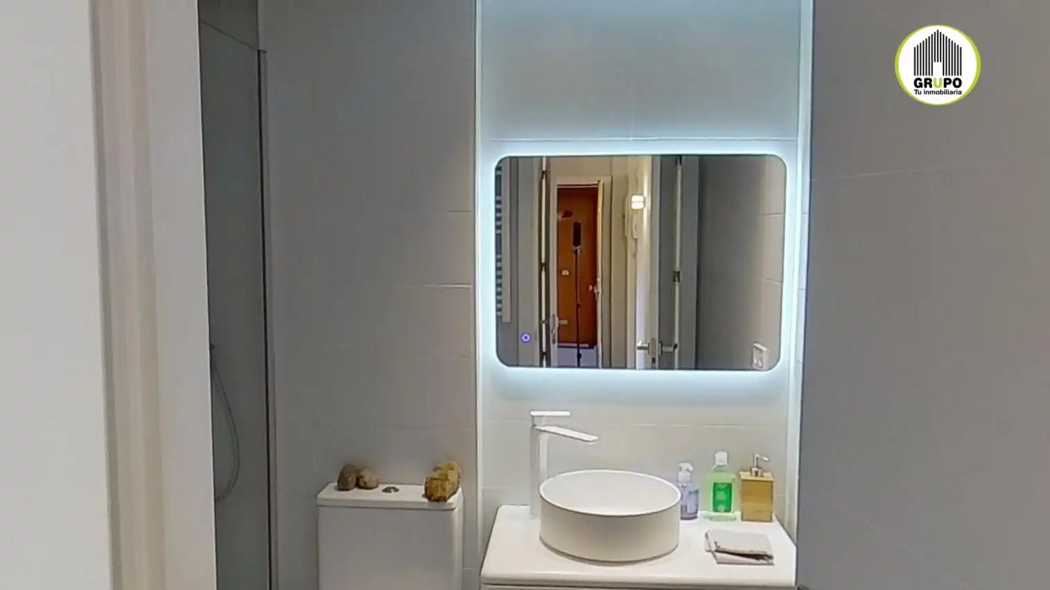Bathroom of Flat for rent in Begues  with Heating, Private garden and Parquet flooring