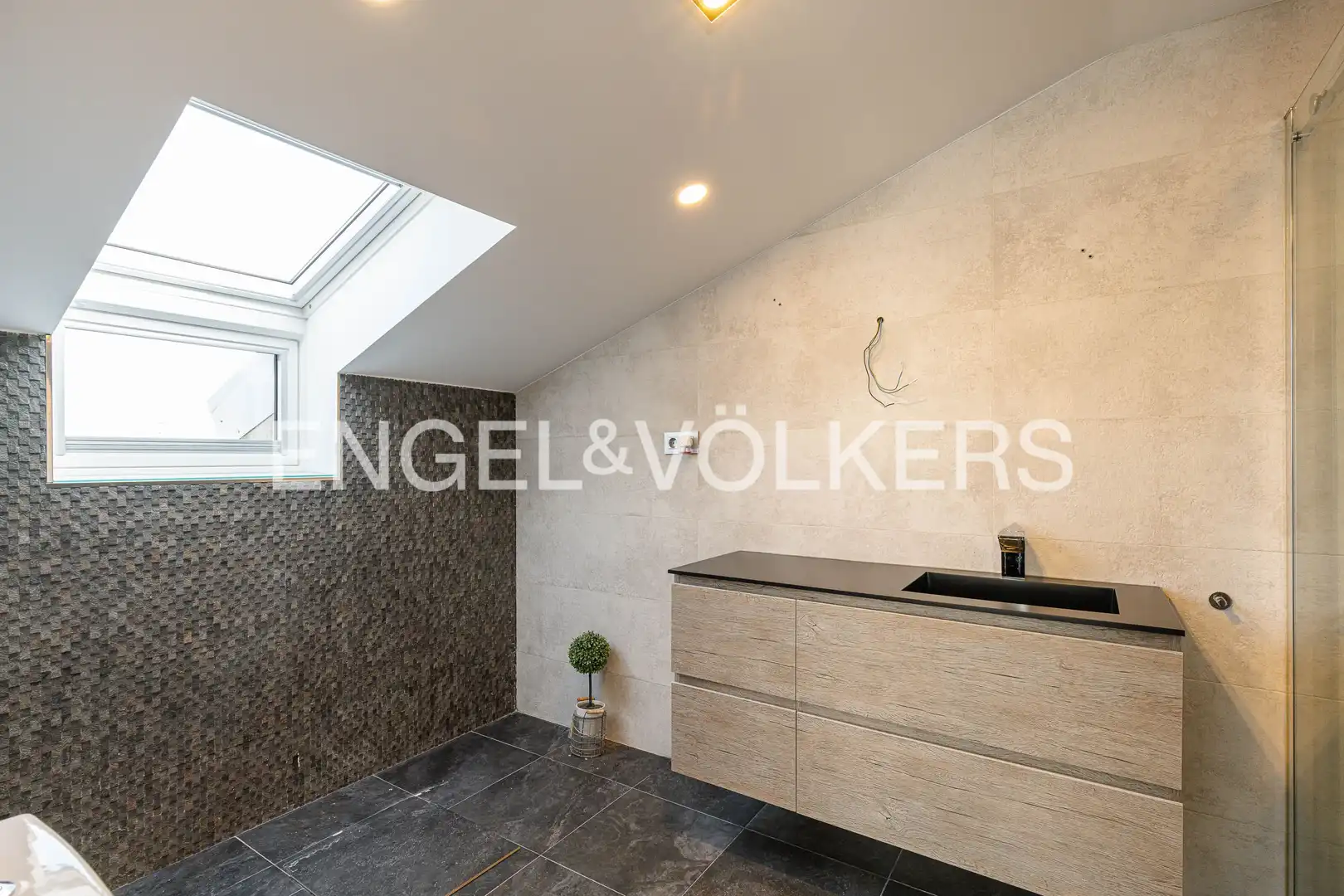 Baño de Dúplex en venta en Alcorcón con Aire acondicionado, Calefacción y Jardín privado