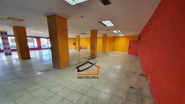 Local comercial en Alquiler en Avenida Rey Juan Carlos I en Santos