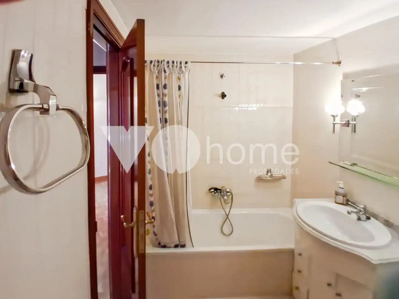 Bathroom of Flat for sale in Madrid  with Air Conditioner, Heating and Terrace