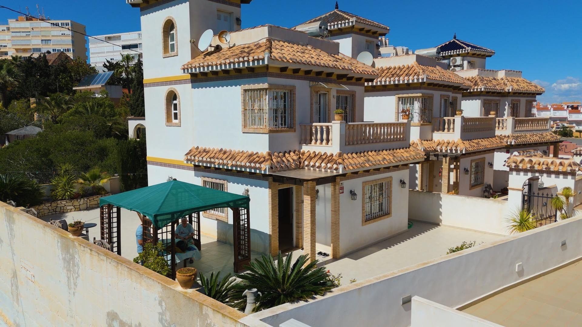 Exterior view of House or chalet for sale in Torrevieja  with Air Conditioner, Private garden and Terrace