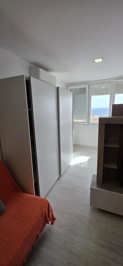 Dormitori de Estudi de lloguer en Almería amb Aire condicionat, Calefacció i Moblat