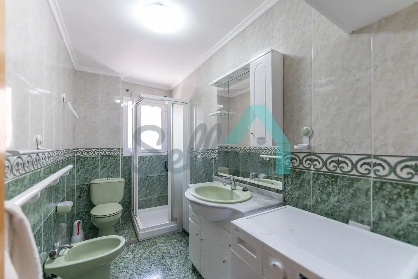 Bathroom of Ground floor for rent in Avilés  with Heating and Furnished