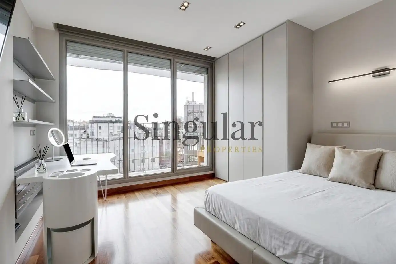 Bedroom of Flat for sale in Barcelona  with Air Conditioner, Heating and Terrace