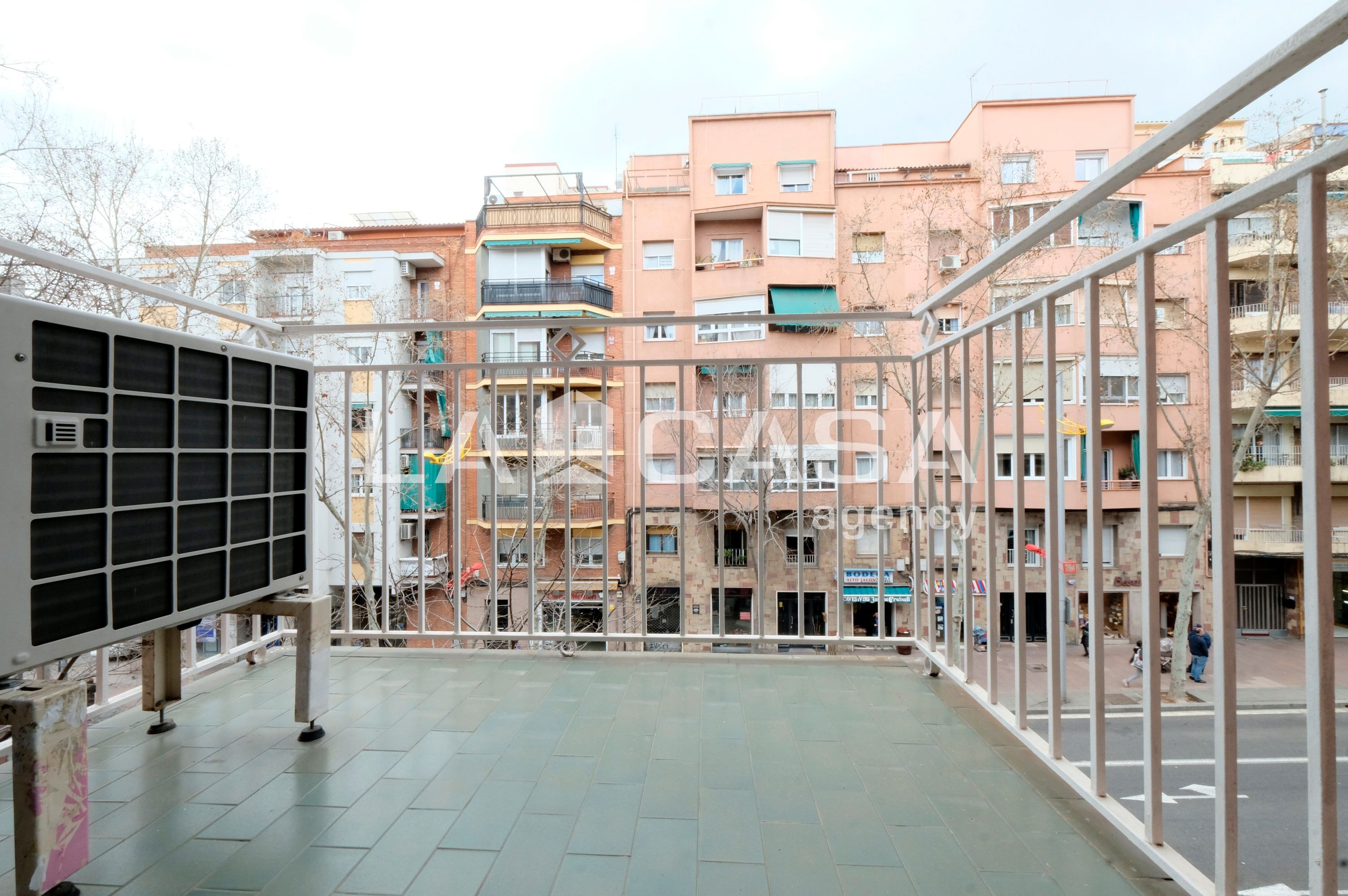 Vista exterior de Pis en venda en  Barcelona Capital amb Calefacció i Balcó