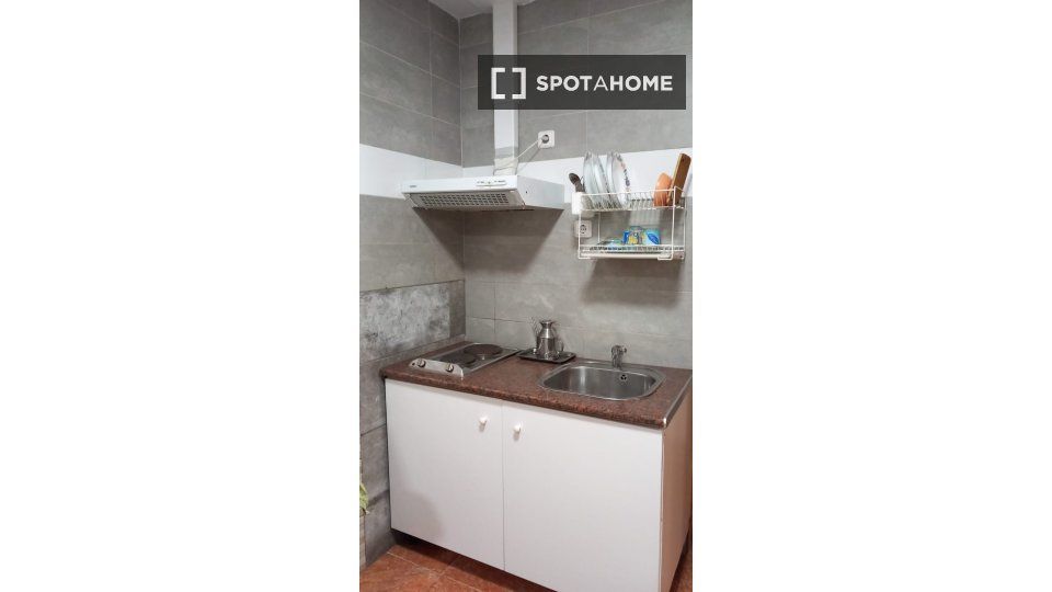 Kitchen of Flat to rent in L'Hospitalet de Llobregat  with Air Conditioner, Heating and Furnished