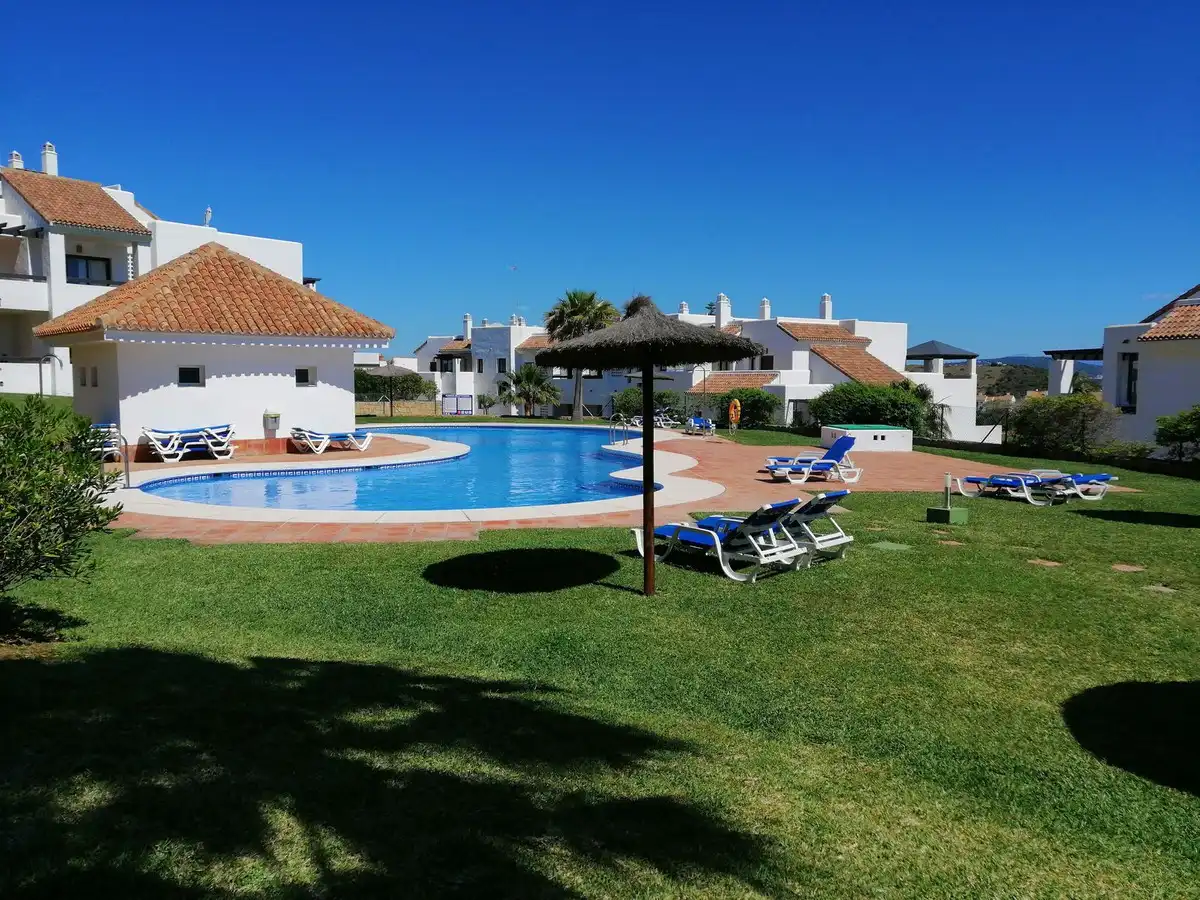 Apartment with pool to rent in La Alcaidesa, imagen 4