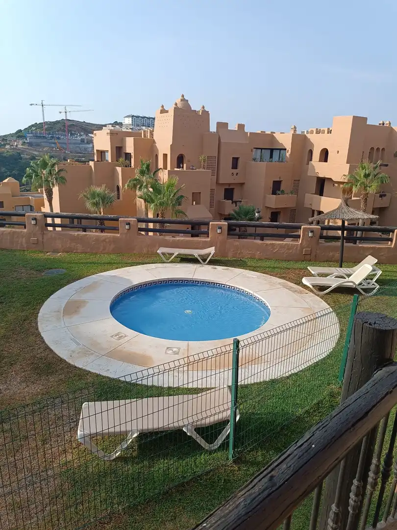 Piscina de Apartament en venda en Manilva amb Aire condicionat, Terrassa i Piscina