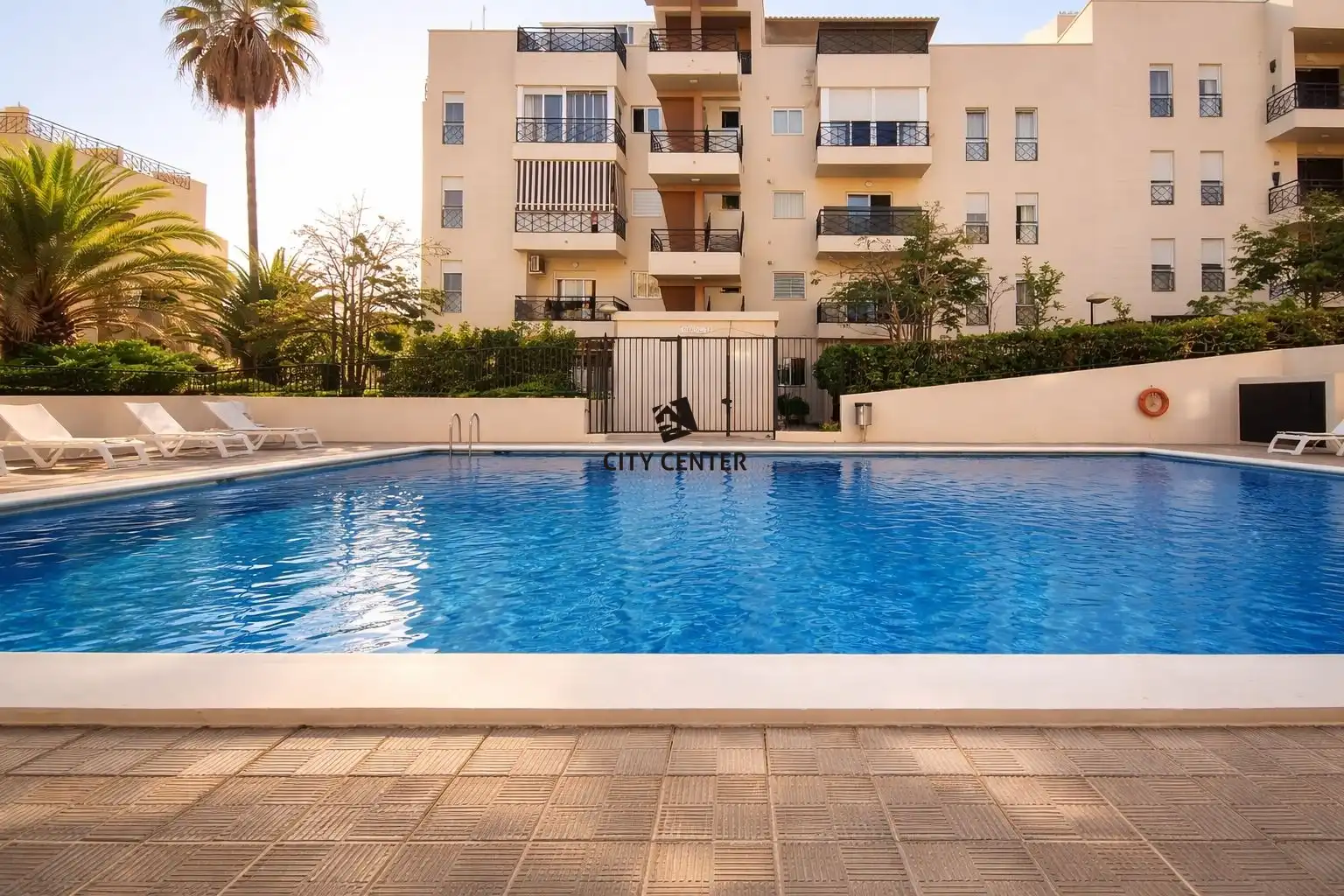 Piscina de Ático en venta en Arona con Terraza, Trastero y Balcón